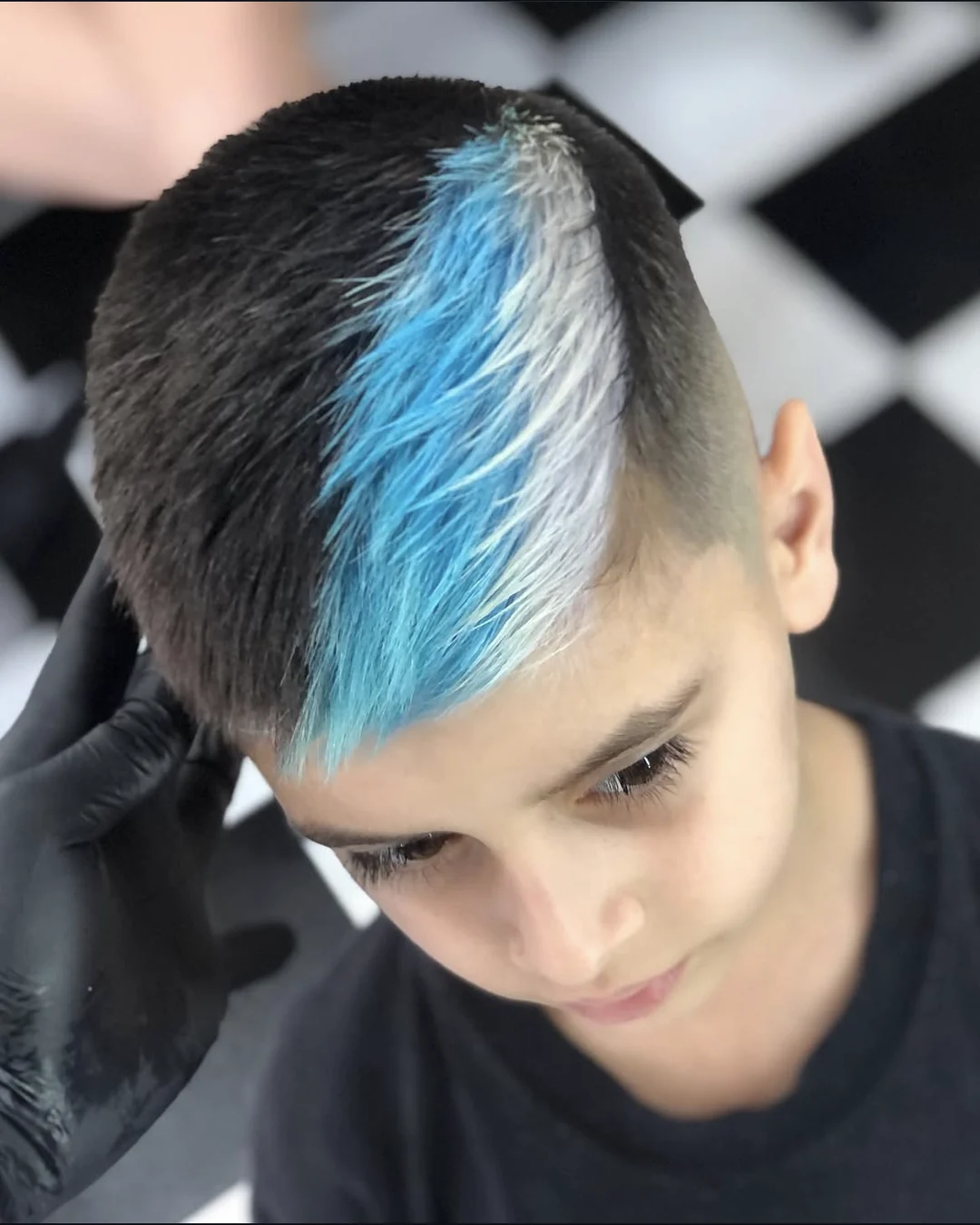 Degradé con mechón de color